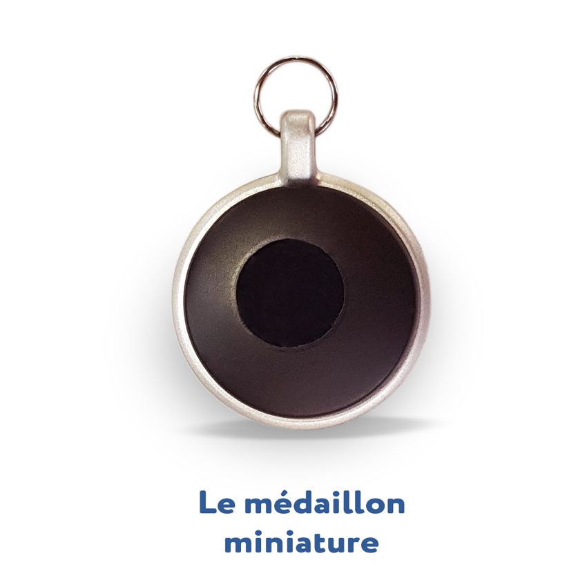 Médaillon GPS Feelloo de 7 grammes, le plus léger du marché, pour chat